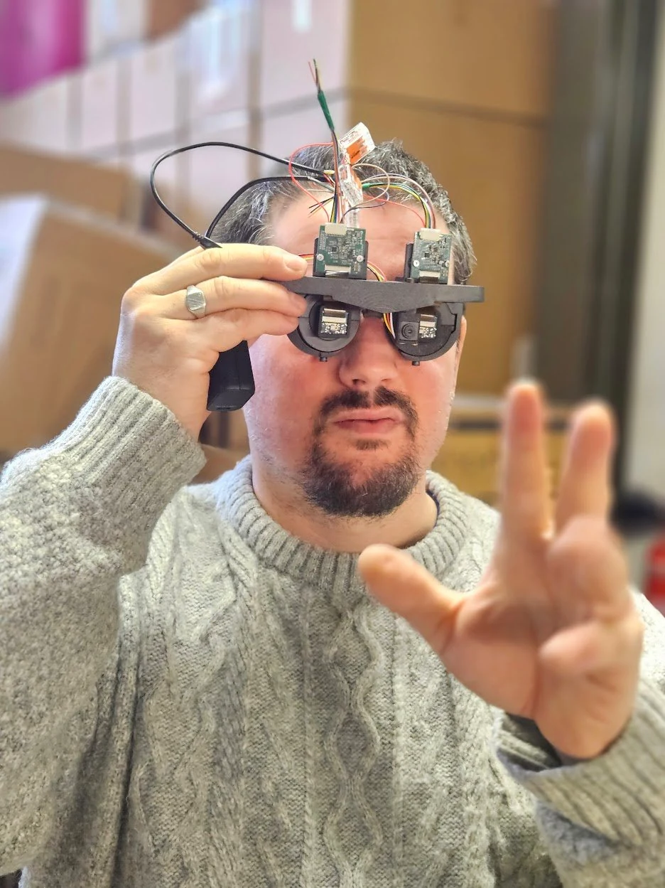 Portrait de Florian, cofondateur du studio, spécialiste de la conception matérielle.