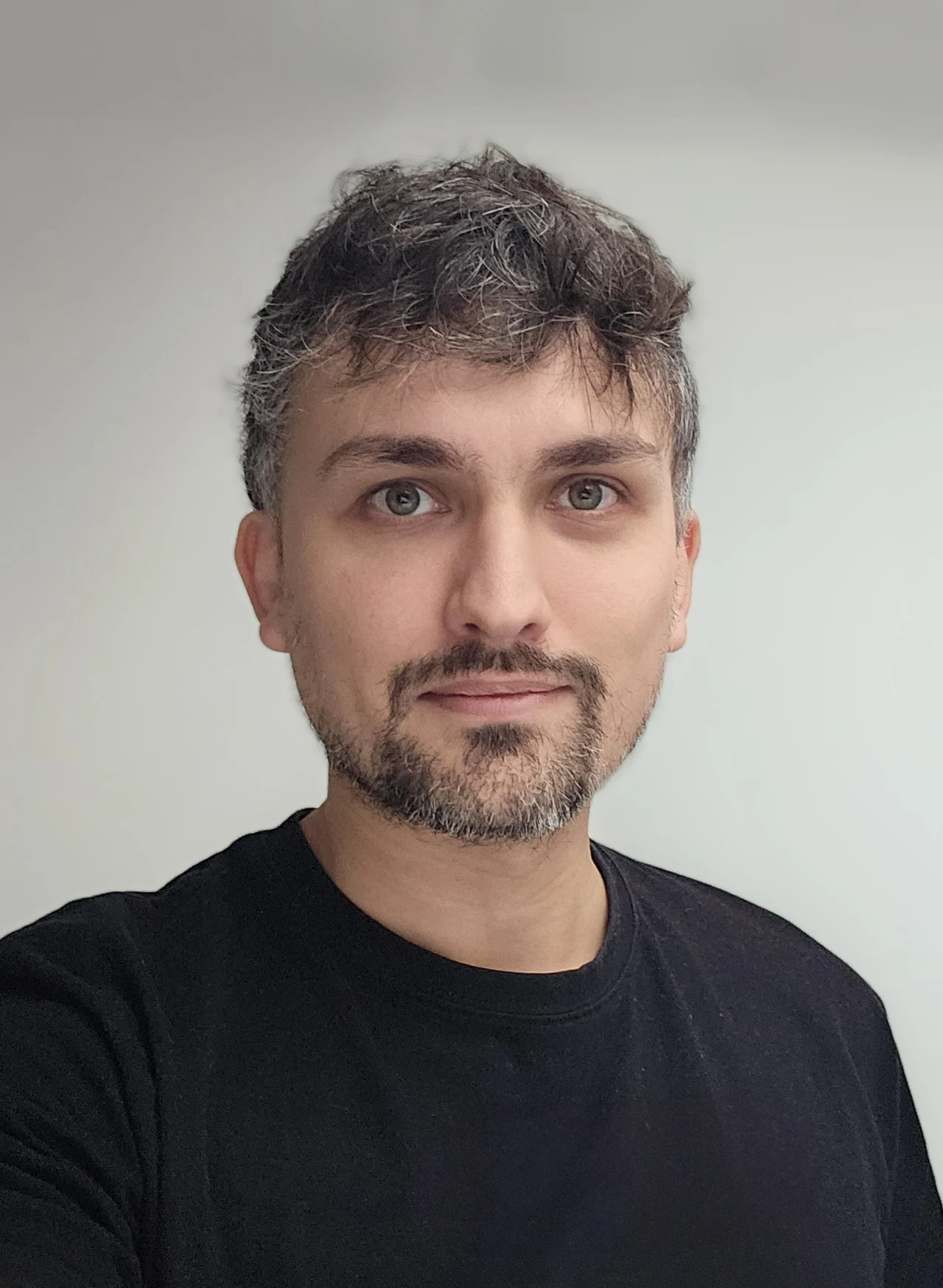 Portrait de Victor, cofondateur du studio, spécialiste du logiciel.